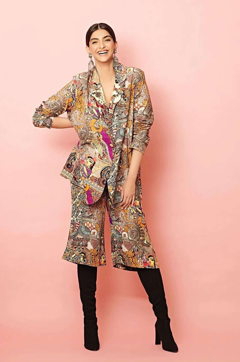Sonam Kapoor Shows Her Sexy Back In Multicolour Dress