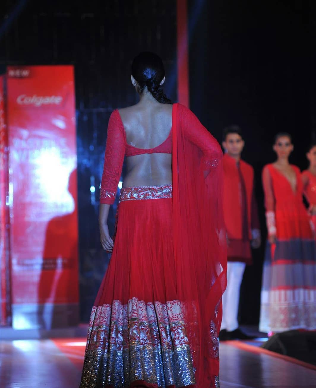 Sonam Kapoor Super Sexy Cleavage And Navel Show In Red Manish Malhotra Dress