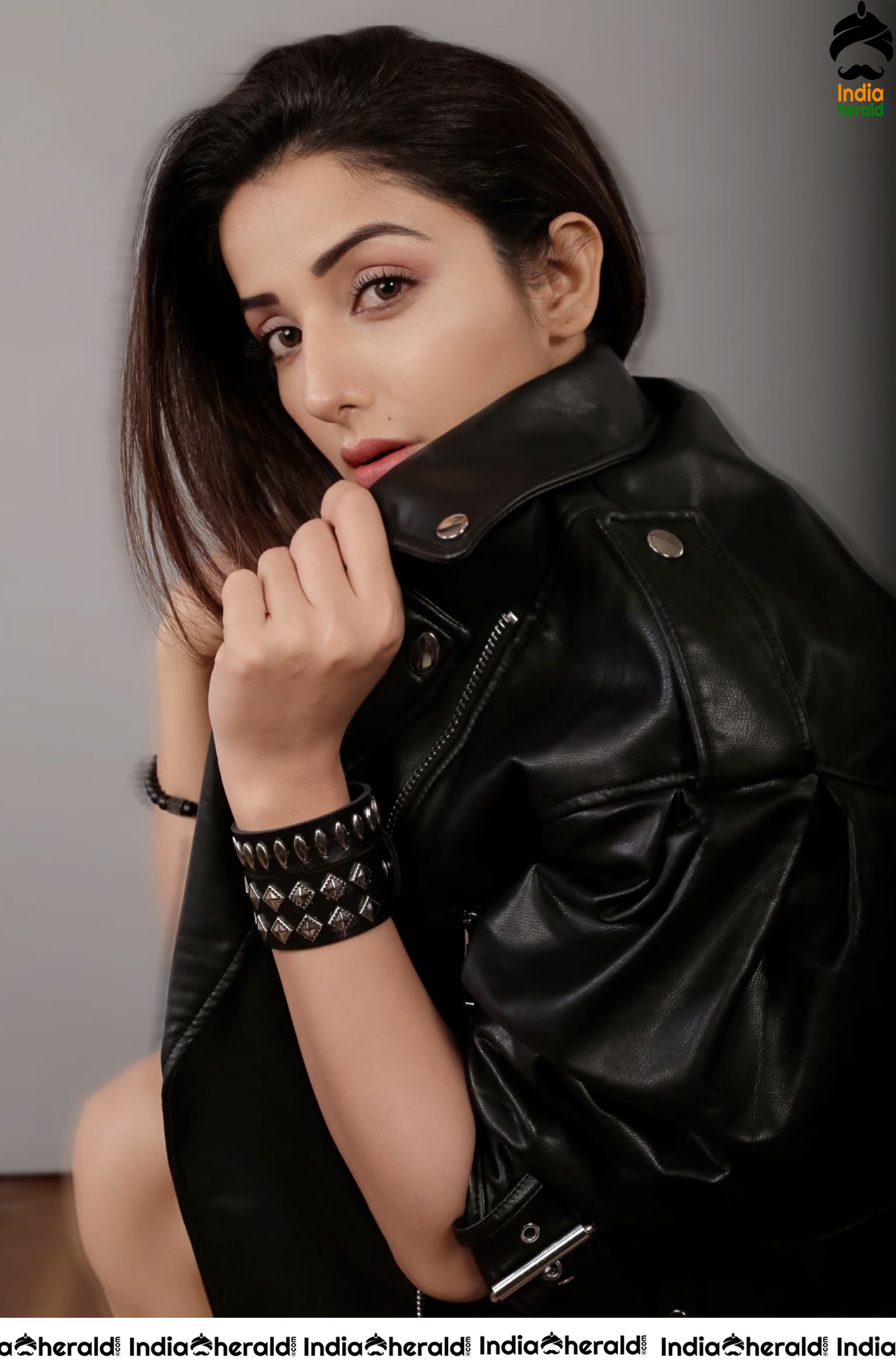 Sonia Mann Latest Hot Photos in Black Set 1