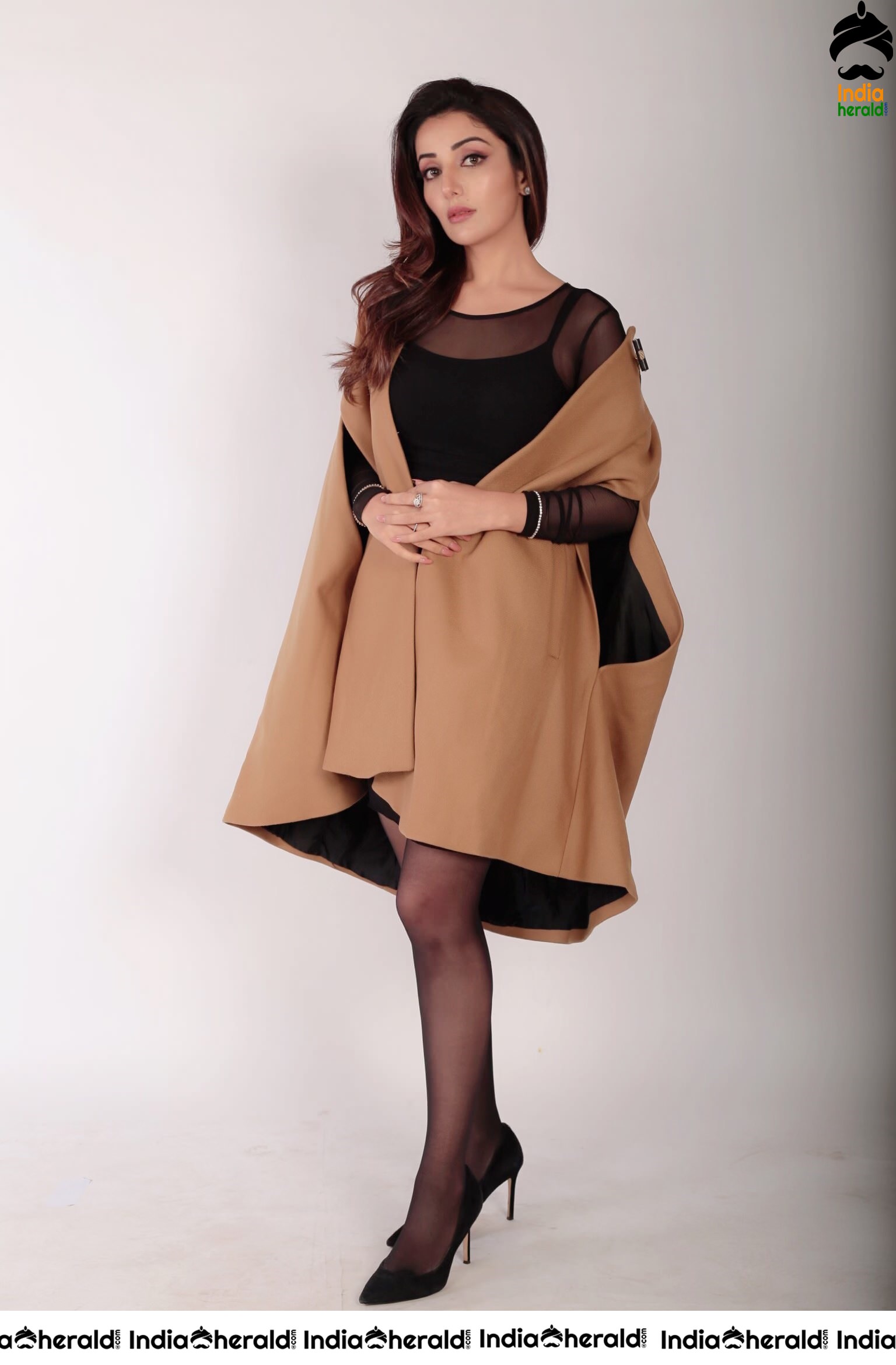 Sonia Mann Latest Hot Photos in Black Set 2