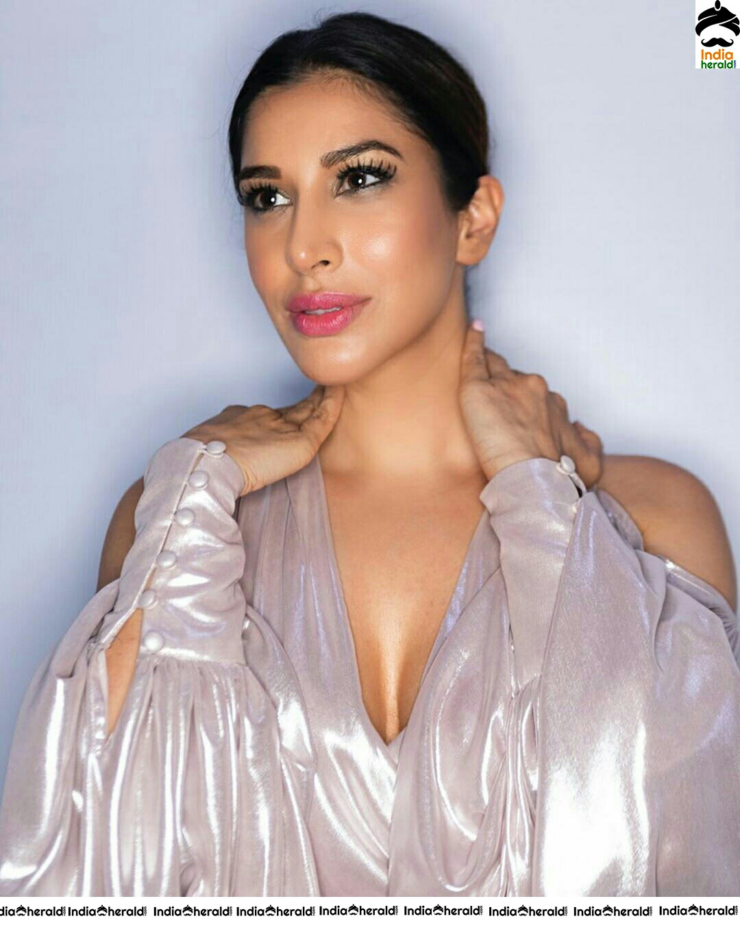 Sophie Choudry Hot And Spicy In Silver Colour Glittering Dress