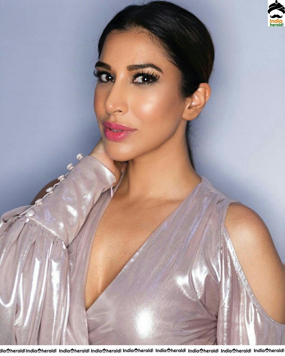 Sophie Choudry Hot And Spicy In Silver Colour Glittering Dress