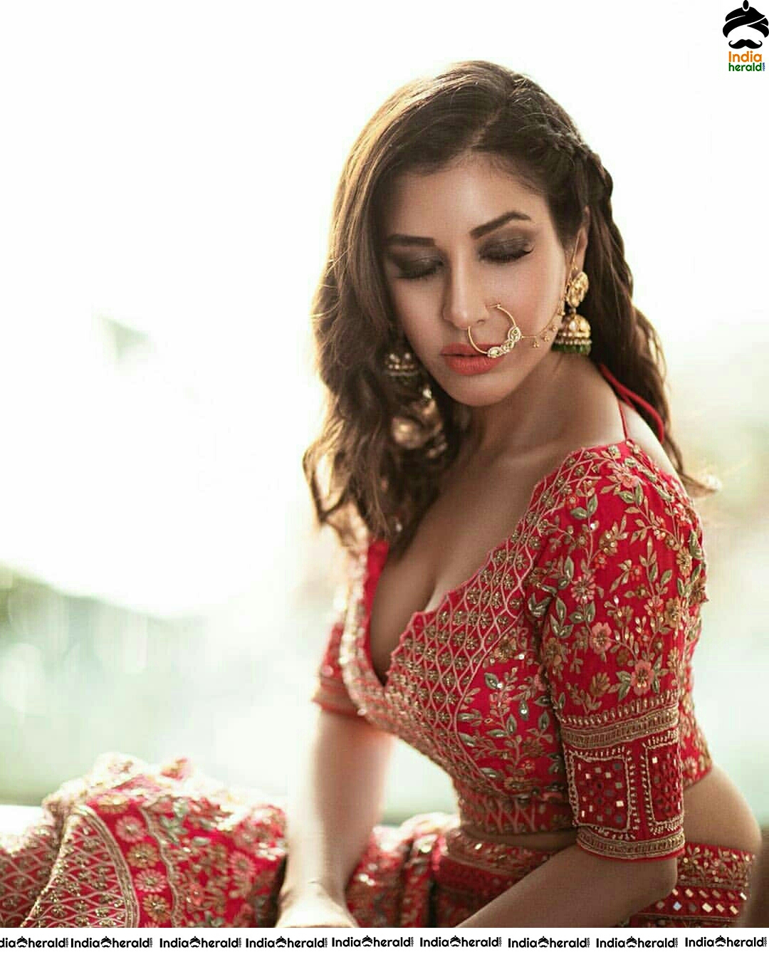 Sophie Choudry Massive Cleavage Show In These Photoshoot