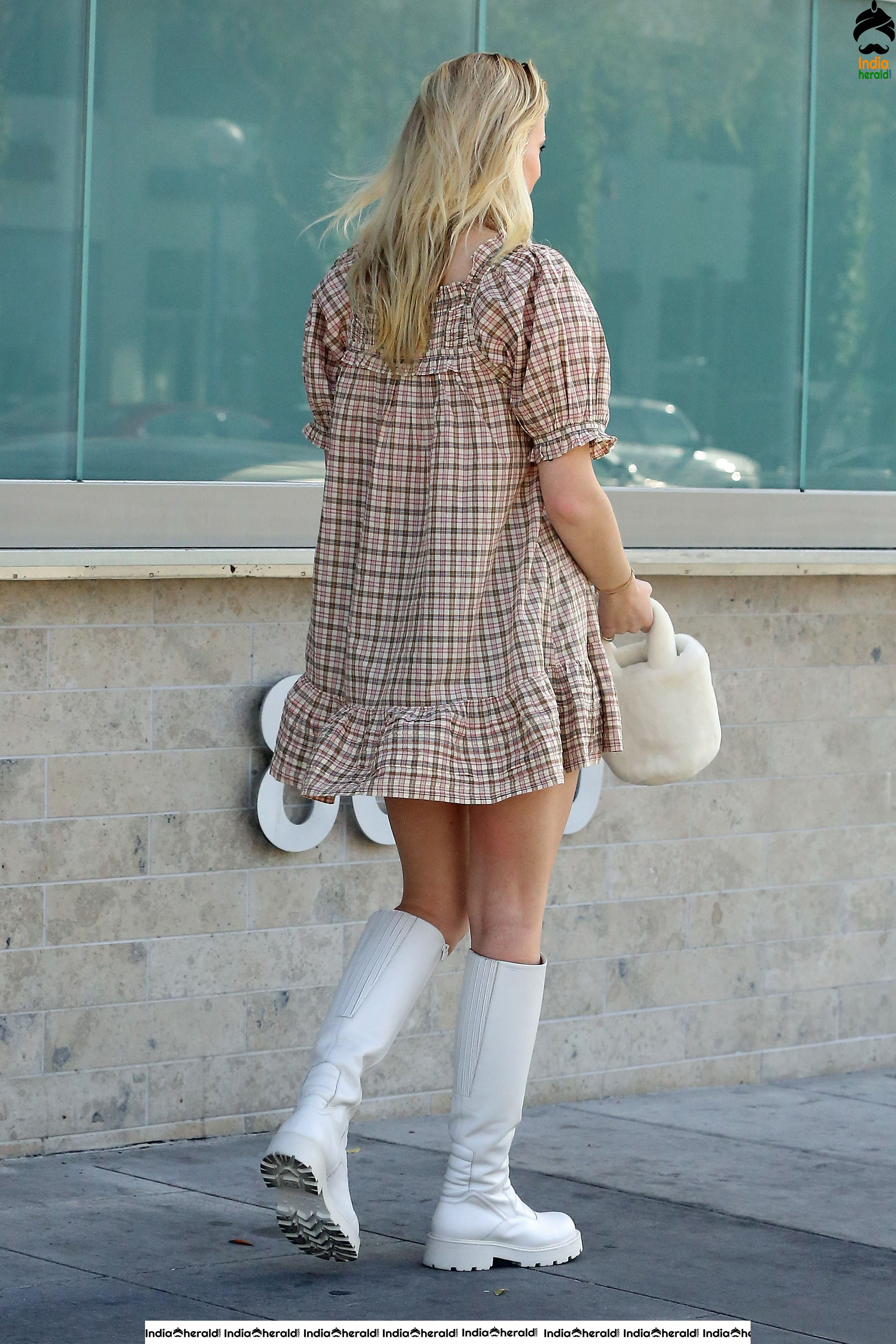 Sophie Turner caught by Paparazzi while out in Los Angeles