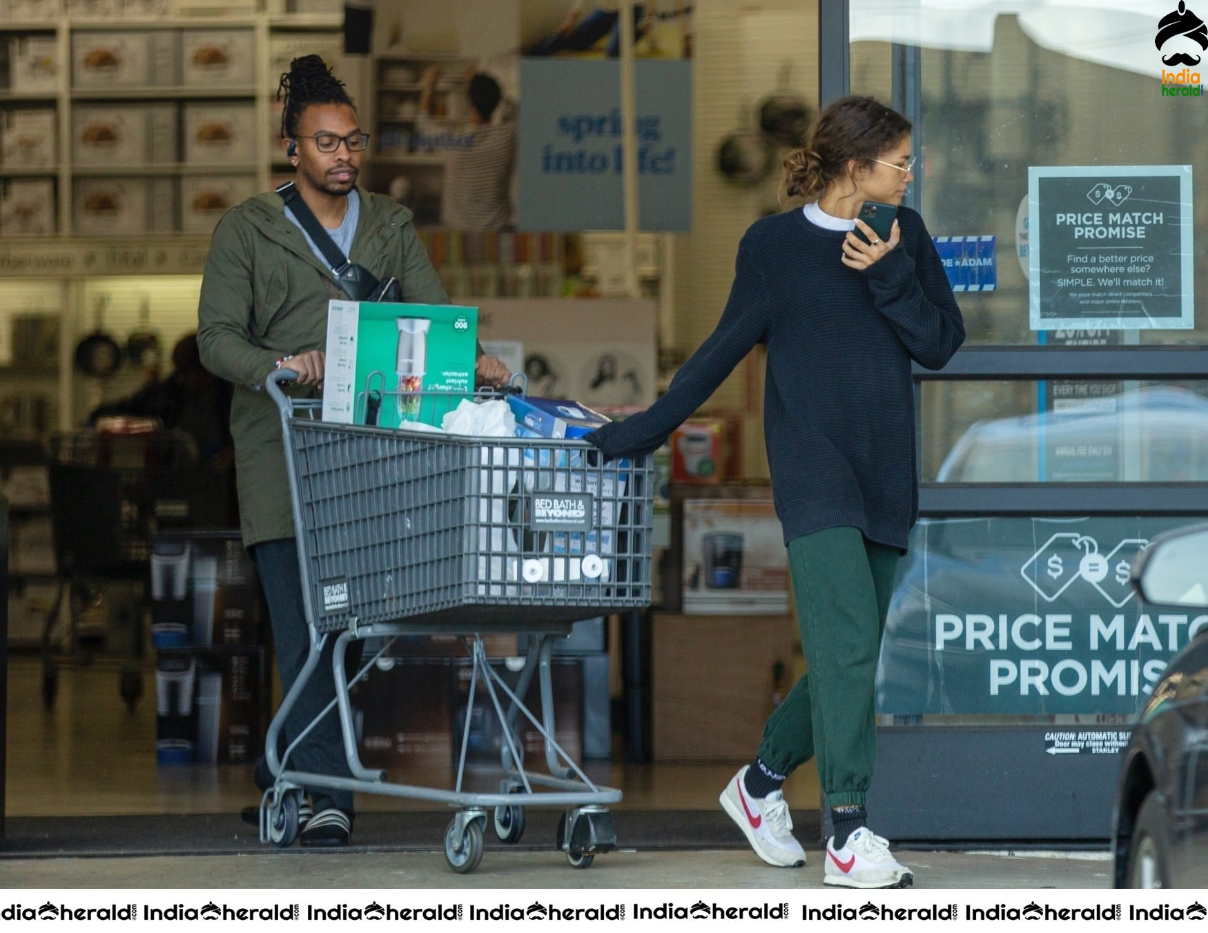 Spiderman Actress Zendaya Coleman leaving a grocery store after Corona panic in Los Angeles