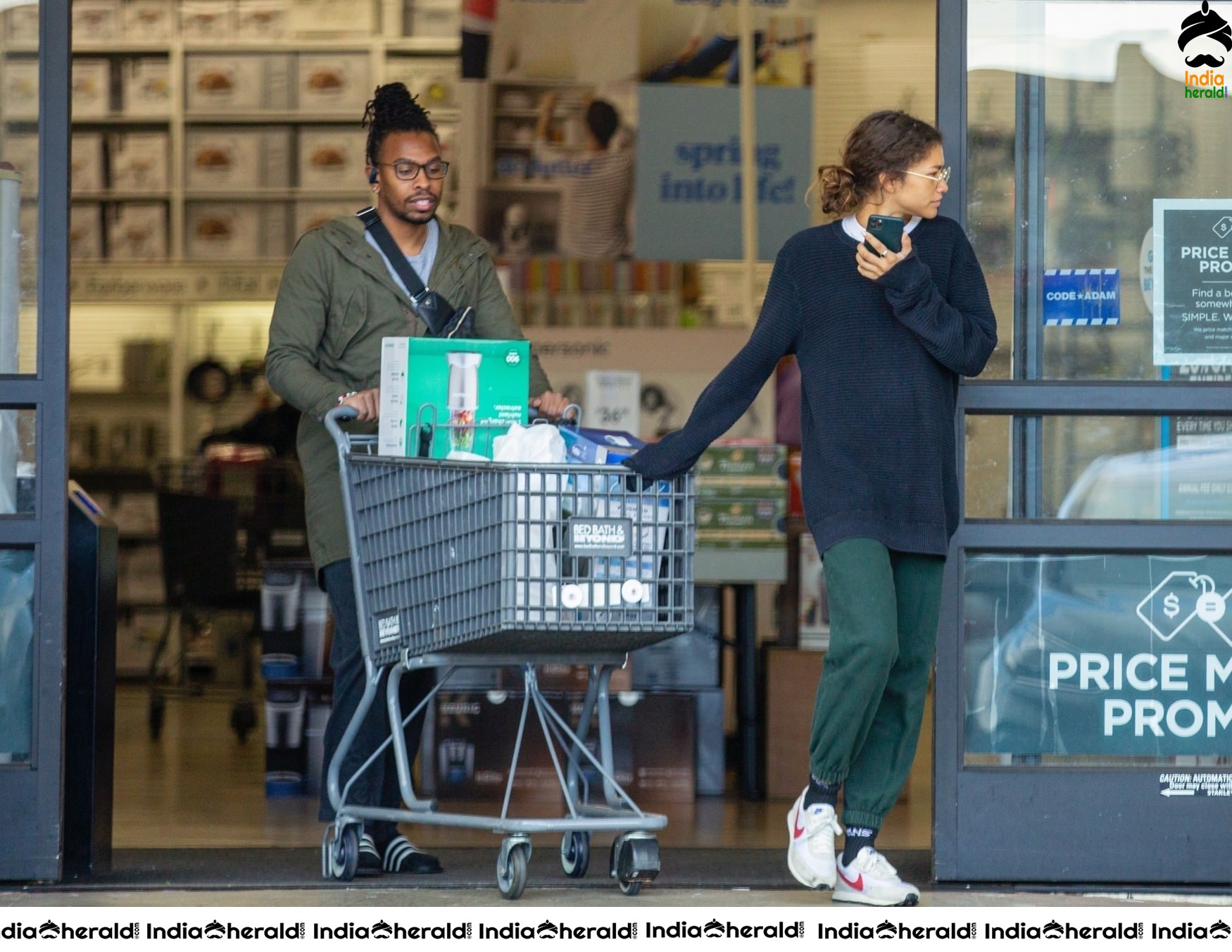 Spiderman Actress Zendaya Coleman leaving a grocery store after Corona panic in Los Angeles