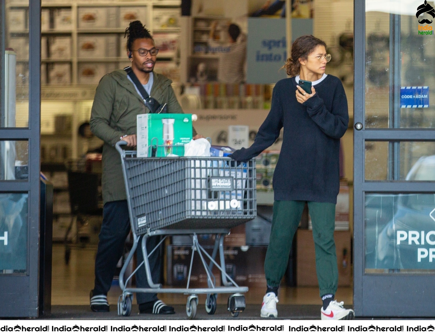Spiderman Actress Zendaya Coleman leaving a grocery store after Corona panic in Los Angeles