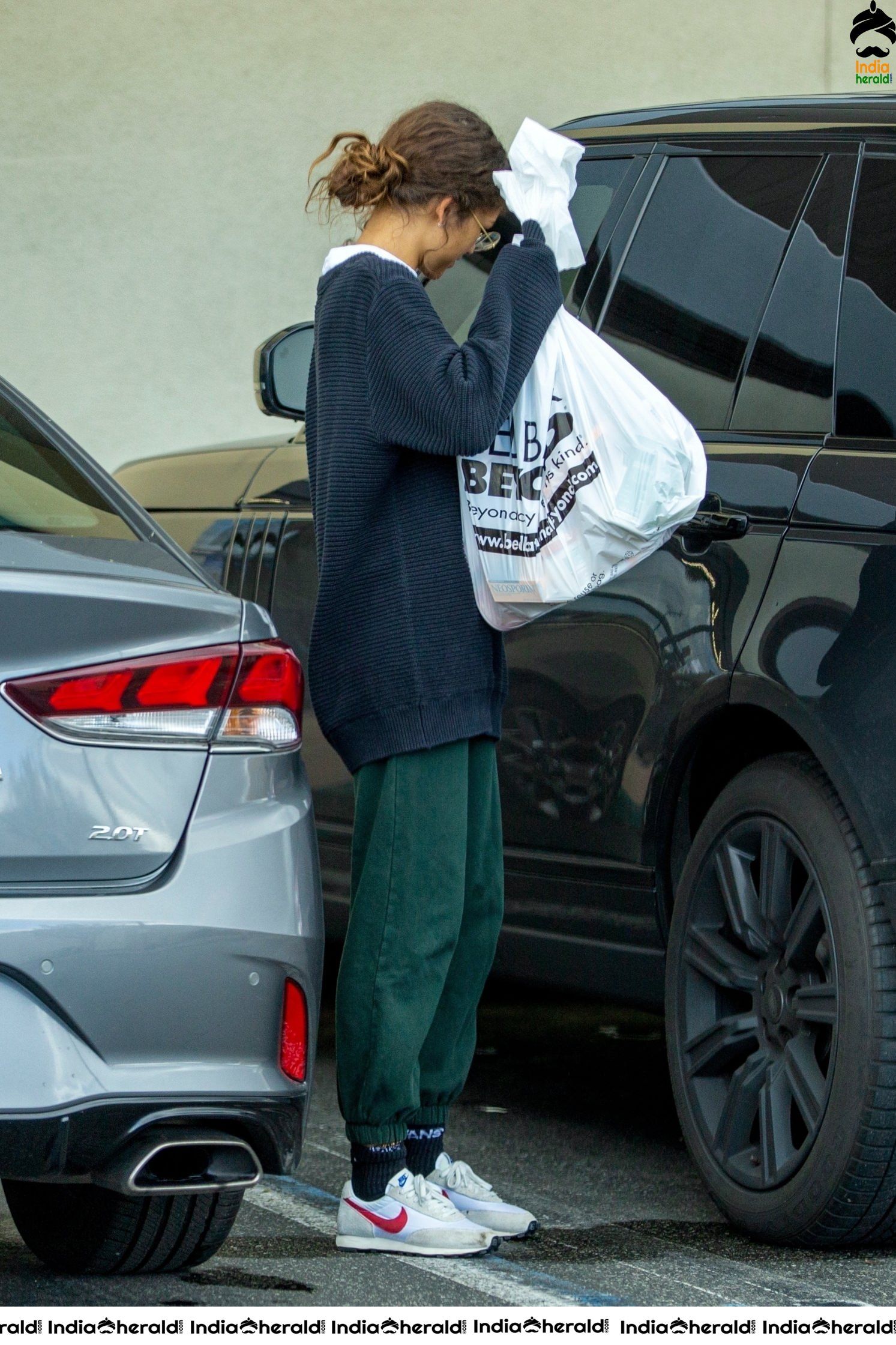 Spiderman Actress Zendaya Coleman leaving a grocery store after Corona panic in Los Angeles