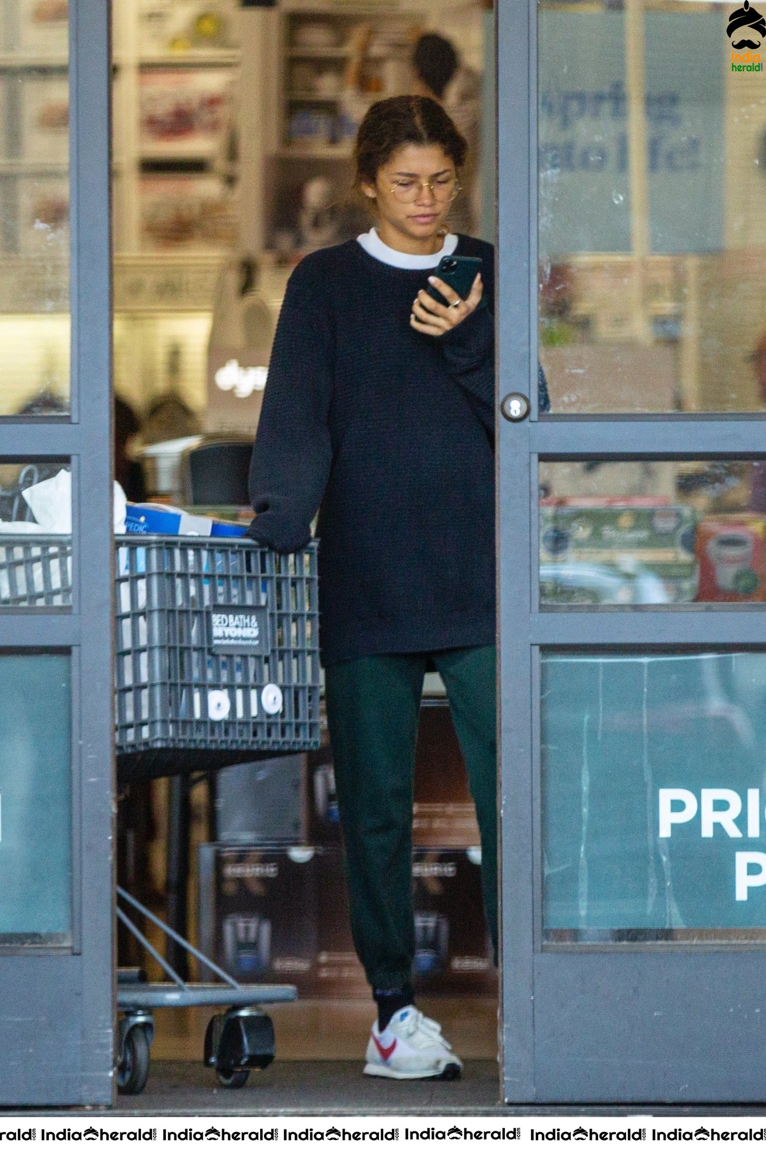 Spiderman Actress Zendaya Coleman leaving a grocery store after Corona panic in Los Angeles