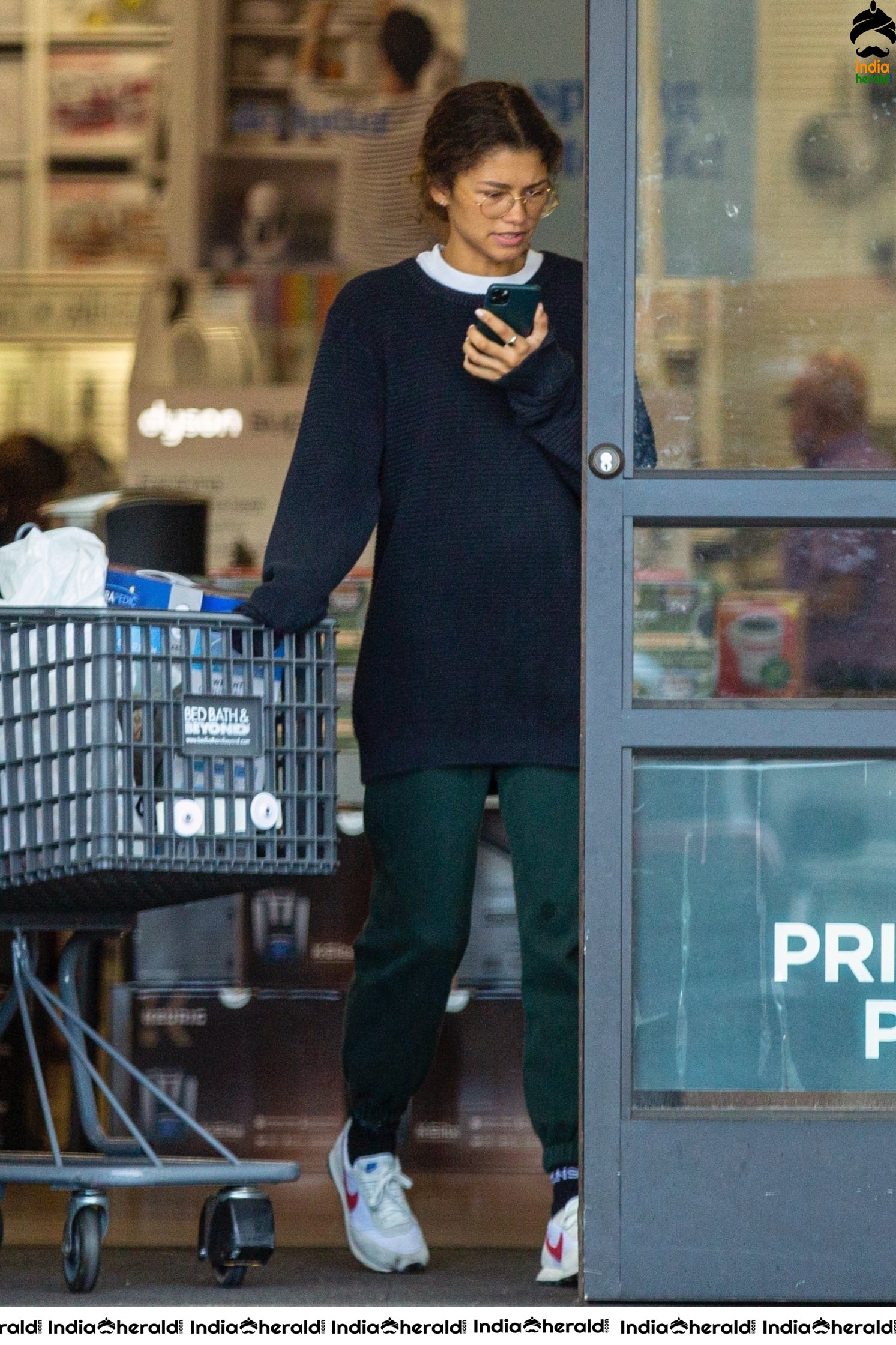 Spiderman Actress Zendaya Coleman leaving a grocery store after Corona panic in Los Angeles