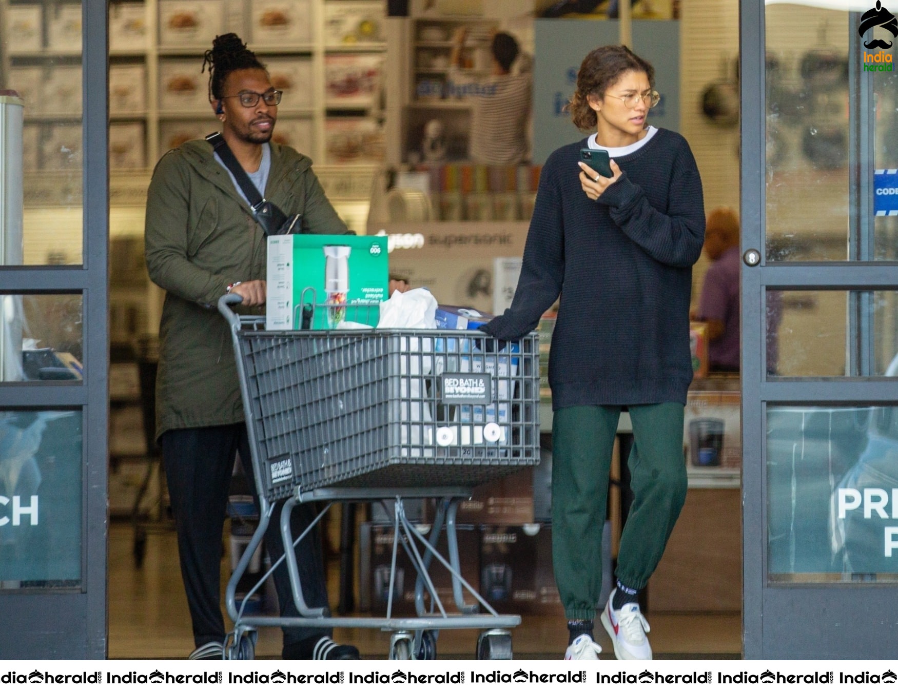 Spiderman Actress Zendaya Coleman leaving a grocery store after Corona panic in Los Angeles