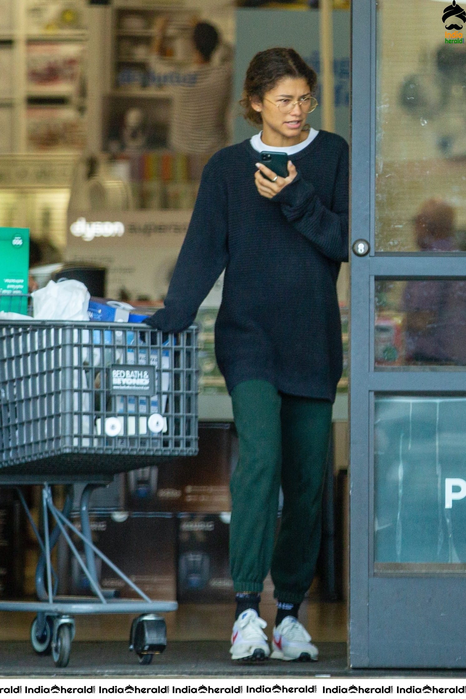 Spiderman Actress Zendaya Coleman leaving a grocery store after Corona panic in Los Angeles