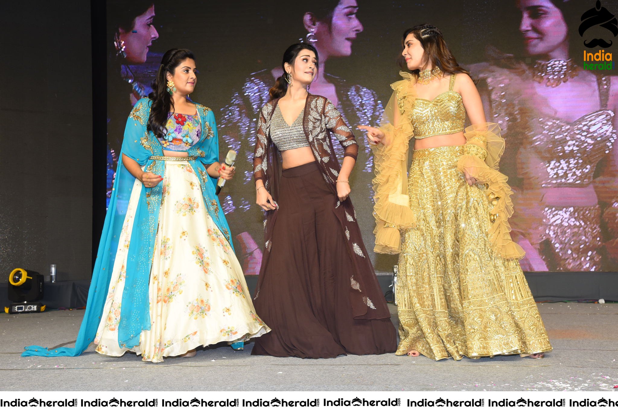 Sree Mukhi joins Payal and Raashi Khanna while dancing and setting stage on fire
