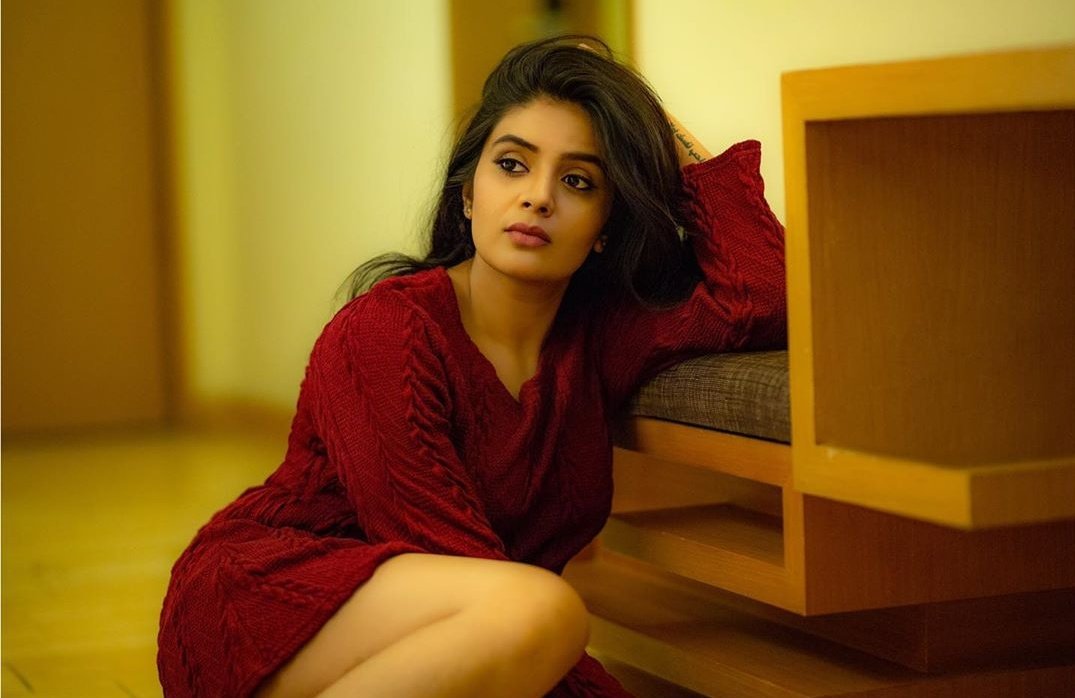 Sree Mukhi Sizzling In Red Hot Photoshoot