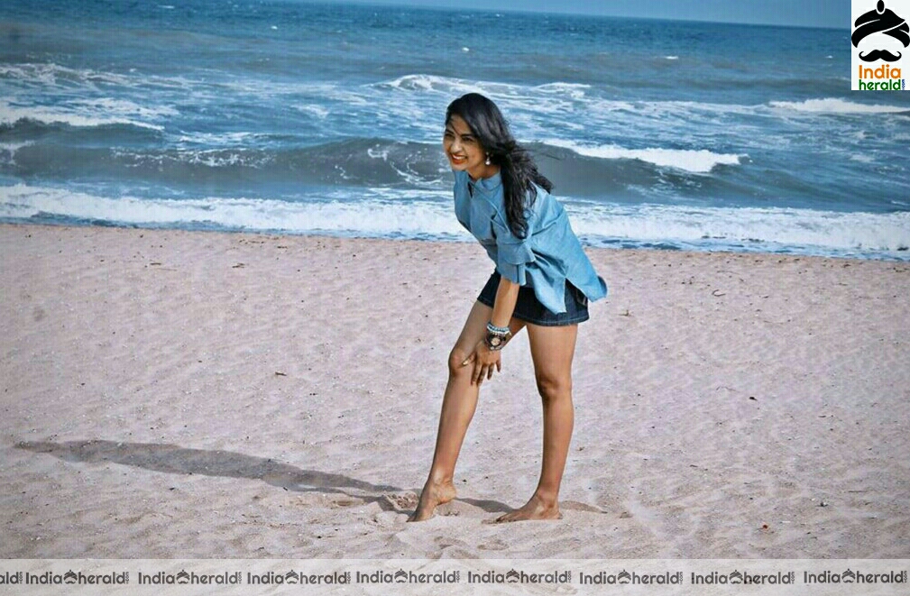 Srushti dange hot thigh show in beach photos