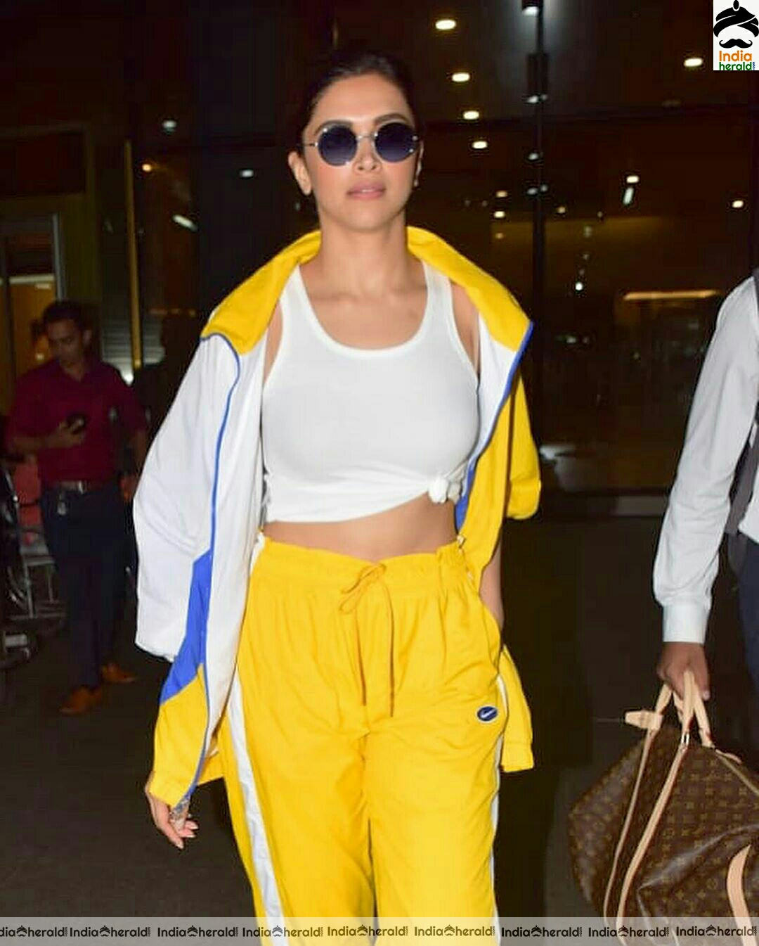 Stylish Deepika Padukone Hot In Airport