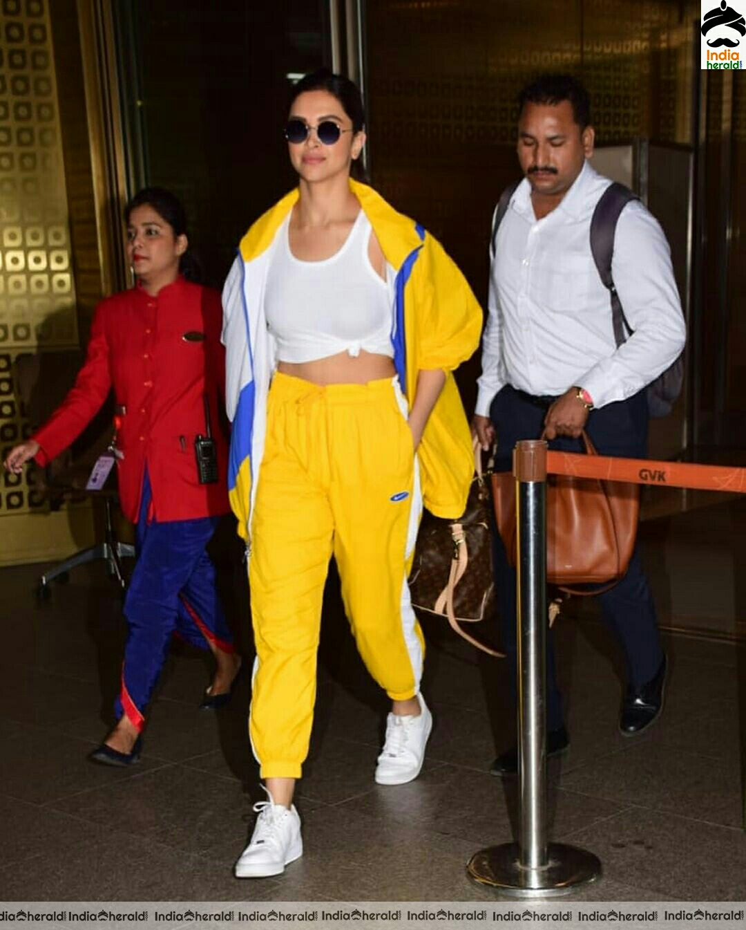 Stylish Deepika Padukone Hot In Airport