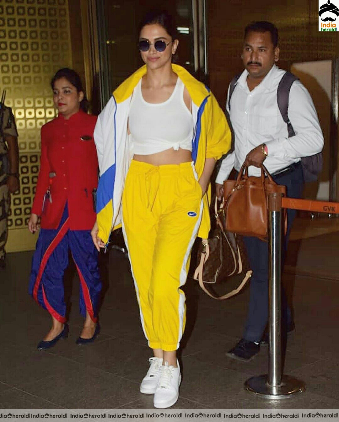 Stylish Deepika Padukone Hot In Airport