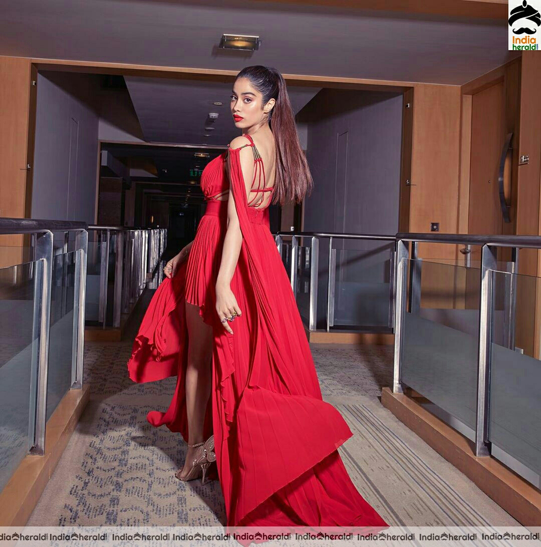 Suave and Stylish Jahnvi