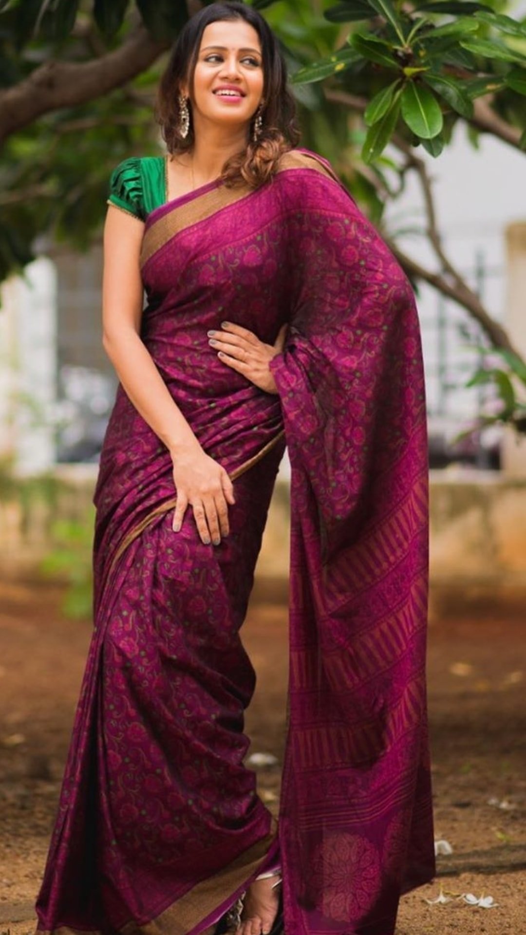 Sun Tv Hot Brahmin Anchor Anjana Rangan Oozes Hotness In Saree