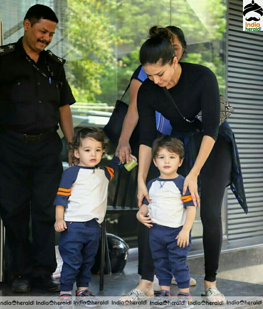 Sunny leone and Kids Spotted At Juhu