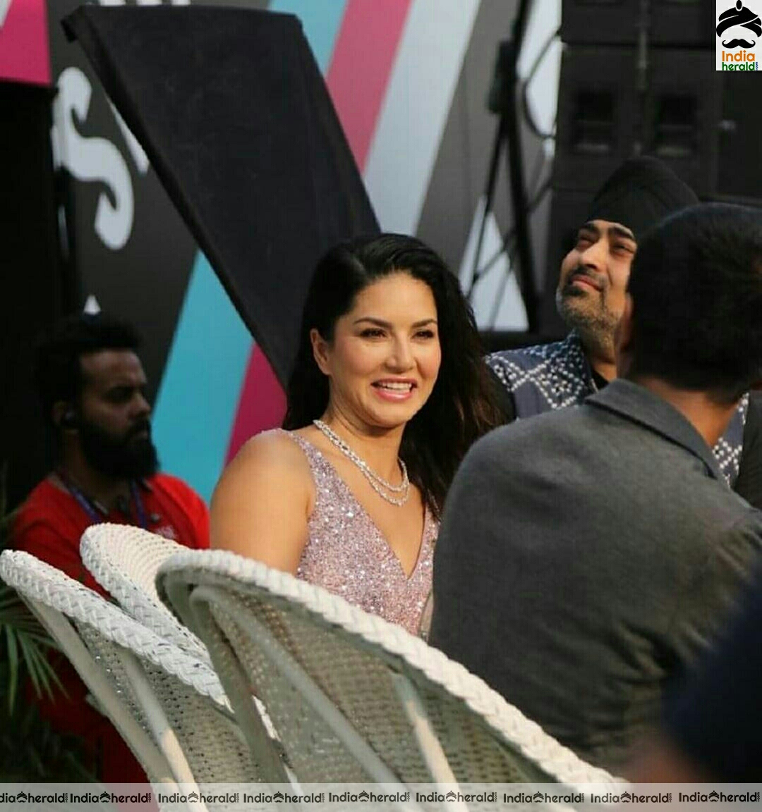 Sunny Leone latest Hot Photo Stills