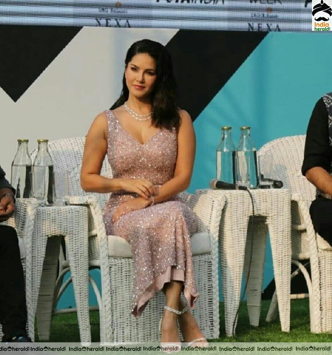 Sunny Leone latest Hot Photo Stills