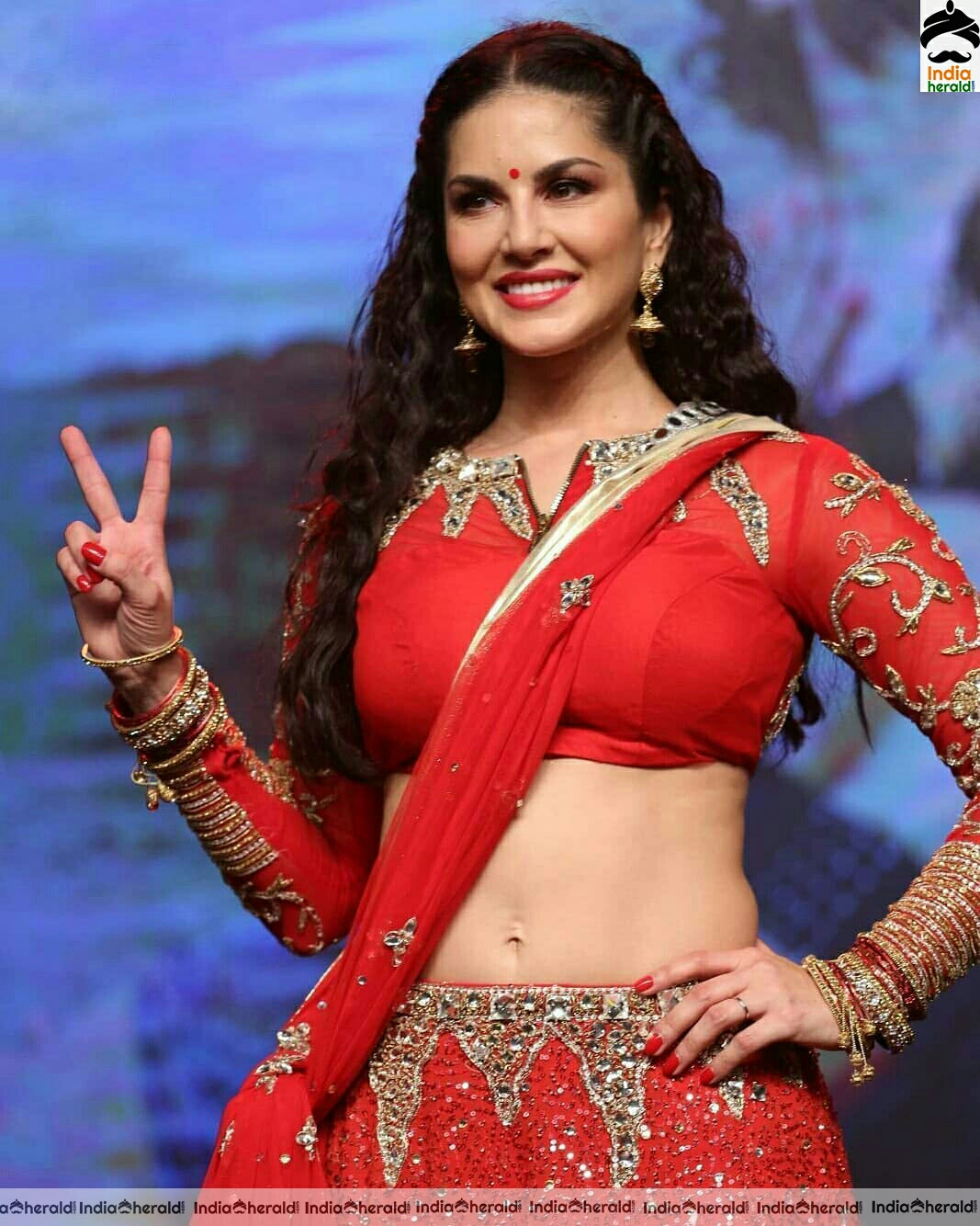 Sunny Leone Shows Her Hot Waist In Red Choli Stills