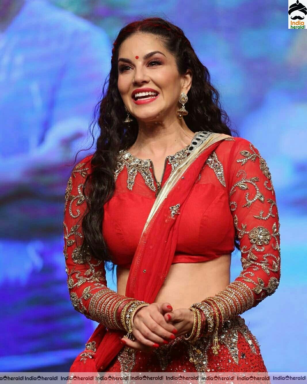 Sunny Leone Shows Her Hot Waist In Red Choli Stills