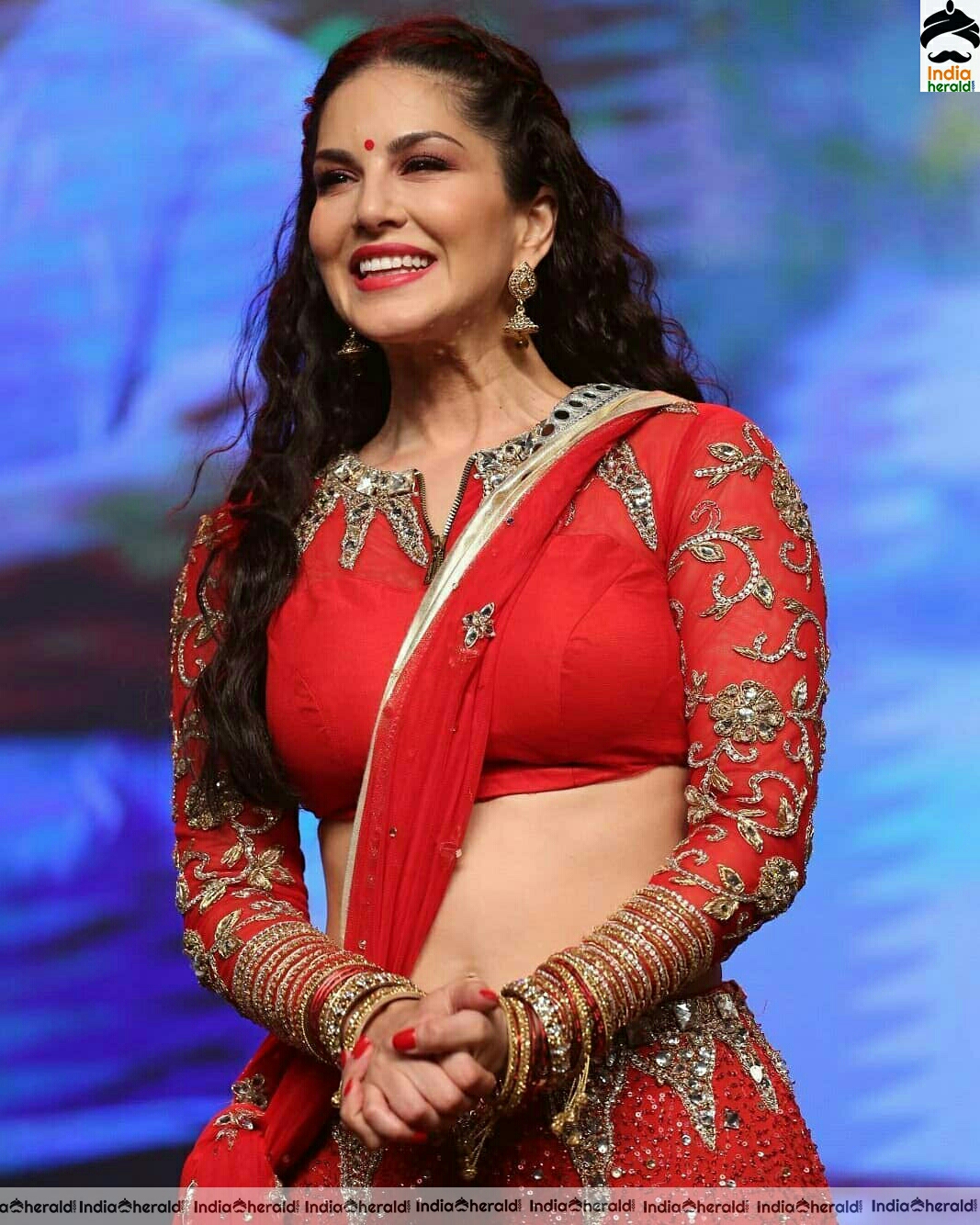 Sunny Leone Shows Her Hot Waist In Red Choli Stills