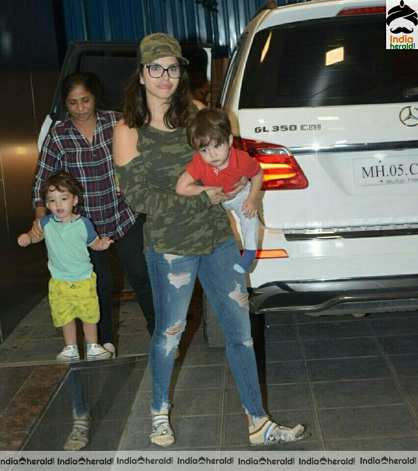 Sunny Leone With Her kids Spotted At Juhu