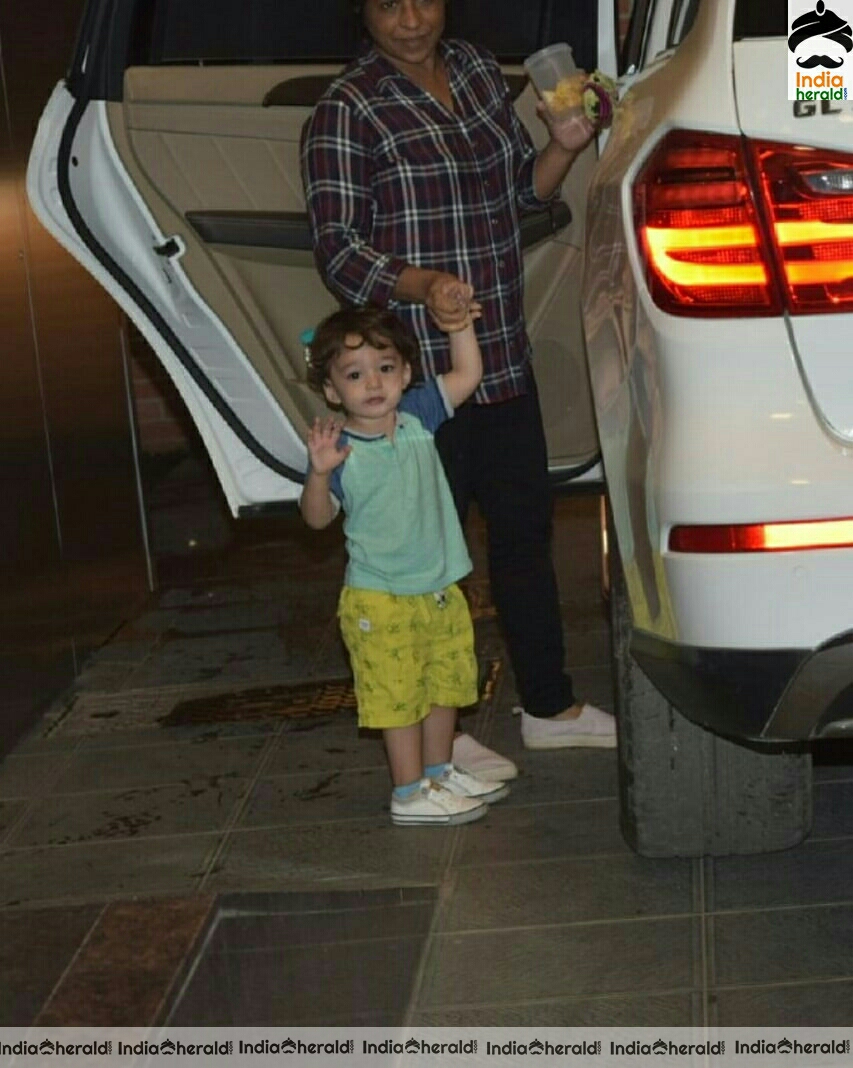 Sunny Leone With Her kids Spotted At Juhu