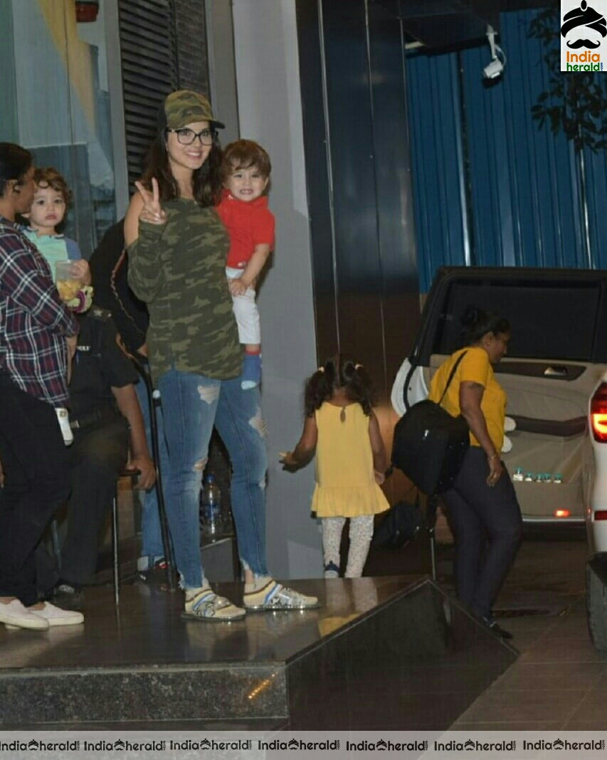 Sunny Leone With Her kids Spotted At Juhu