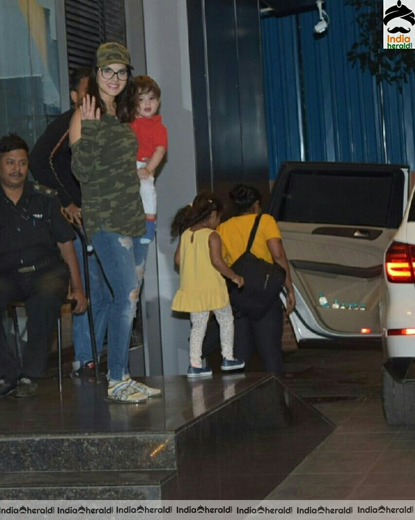 Sunny Leone With Her kids Spotted At Juhu