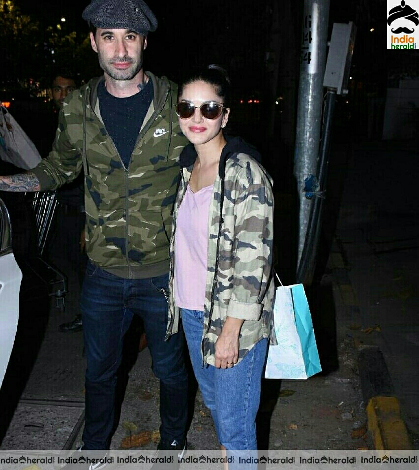 Sunny Leone With Husband Daniel Spotted At Food Hall At Bandra