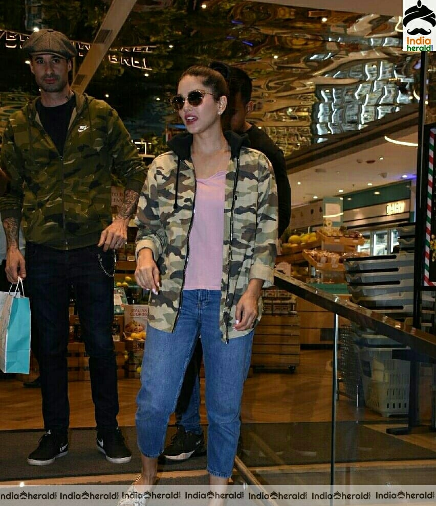 Sunny Leone With Husband Daniel Spotted At Food Hall At Bandra