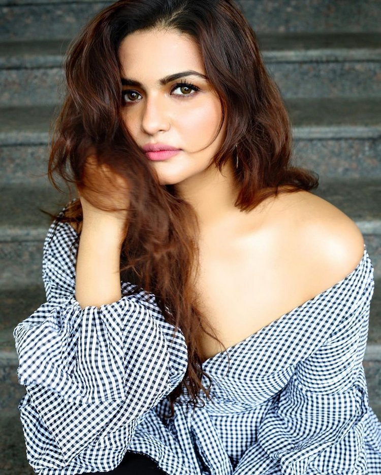 Super Gorgeous Classic Beauty Arthi Venkatesh Latest Pictures