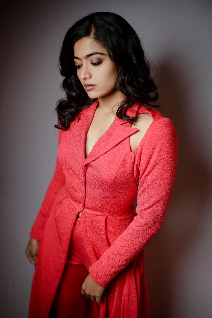 Super Sensational Young Beauty Rashmika Mandanna Latest Pictures