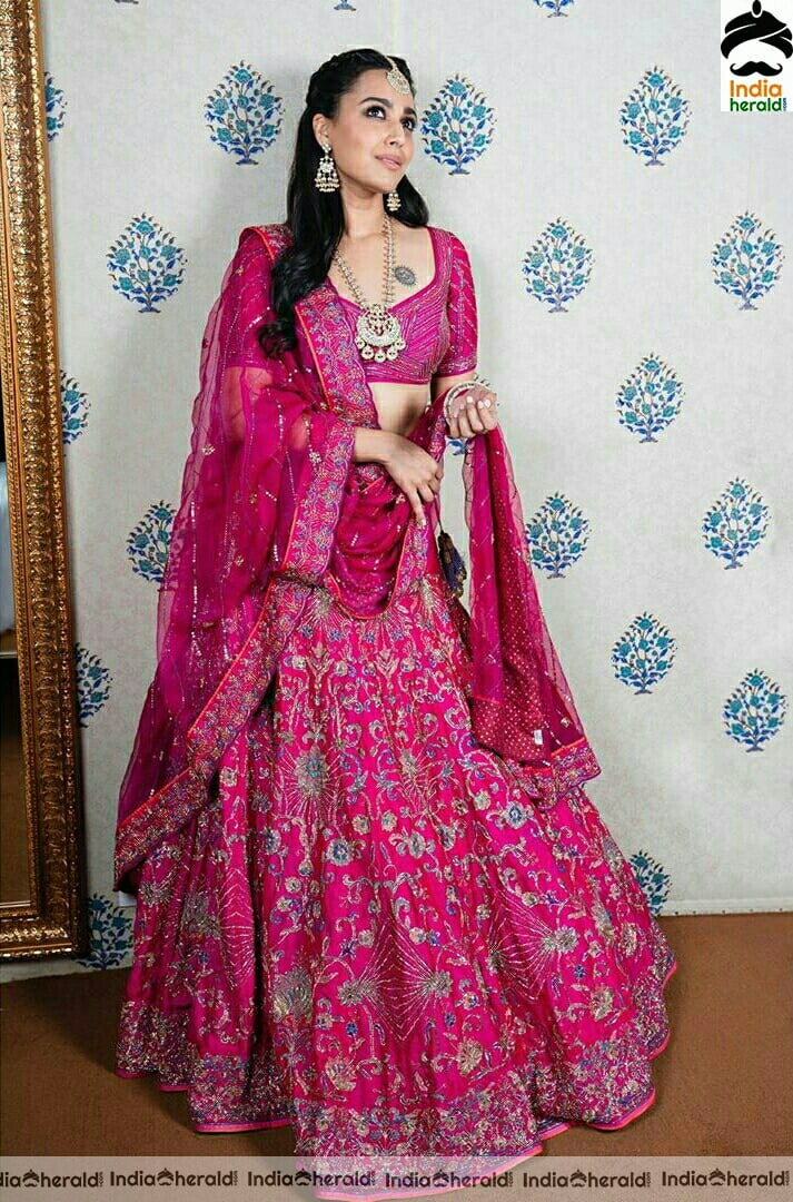 Swara Bhasker Hot Glam Stills From A Friends Wedding