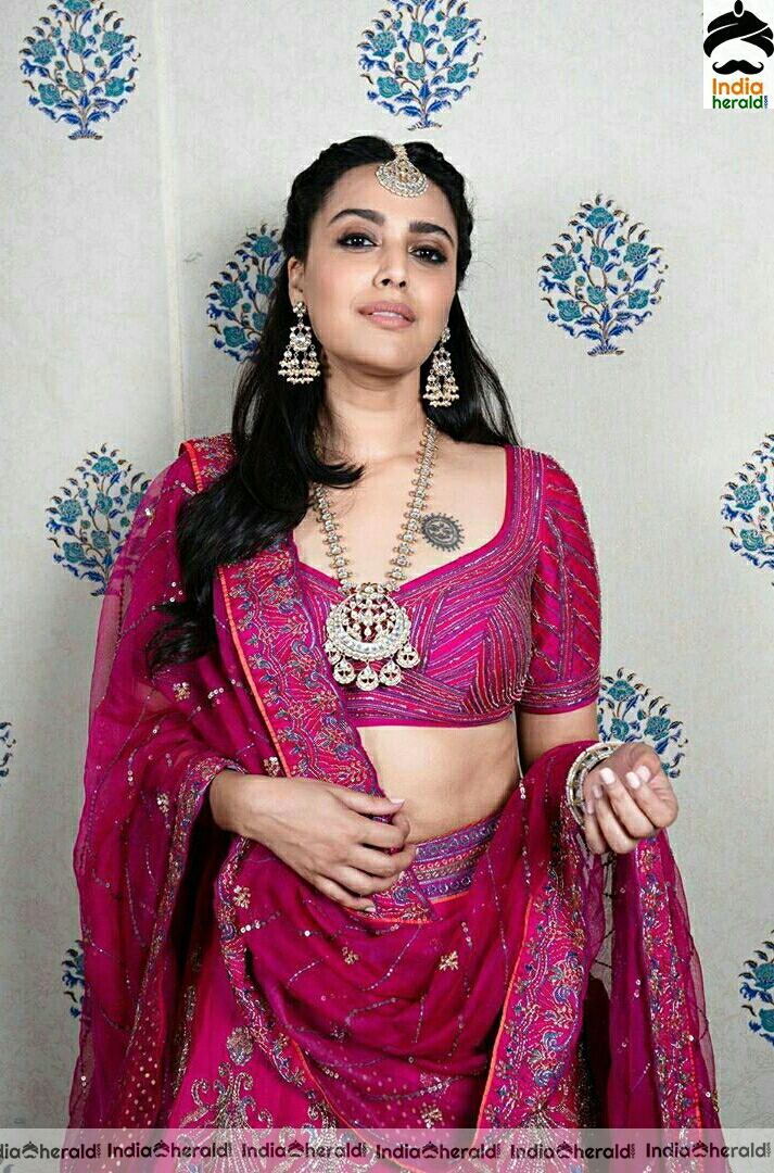 Swara Bhasker Hot Glam Stills From A Friends Wedding