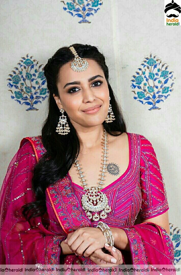 Swara Bhasker Hot Glam Stills From A Friends Wedding