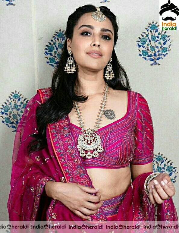 Swara Bhasker Hot Glam Stills From A Friends Wedding