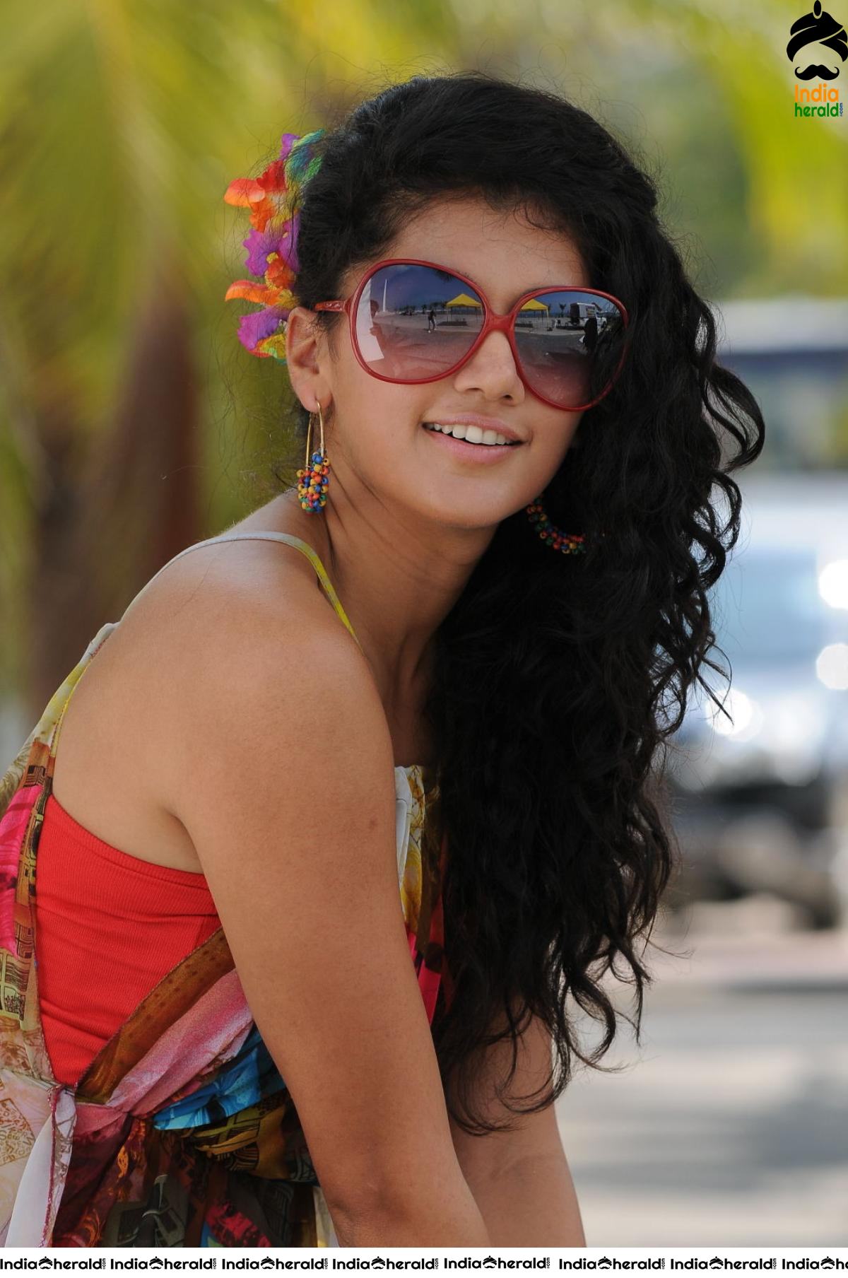 Taapsee Hot and Looking like a Beach Babe in these Photos