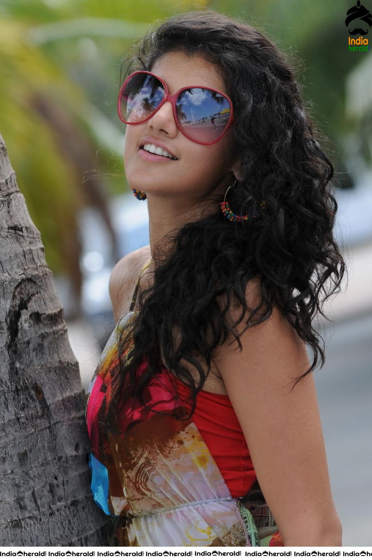 Taapsee Hot and Looking like a Beach Babe in these Photos
