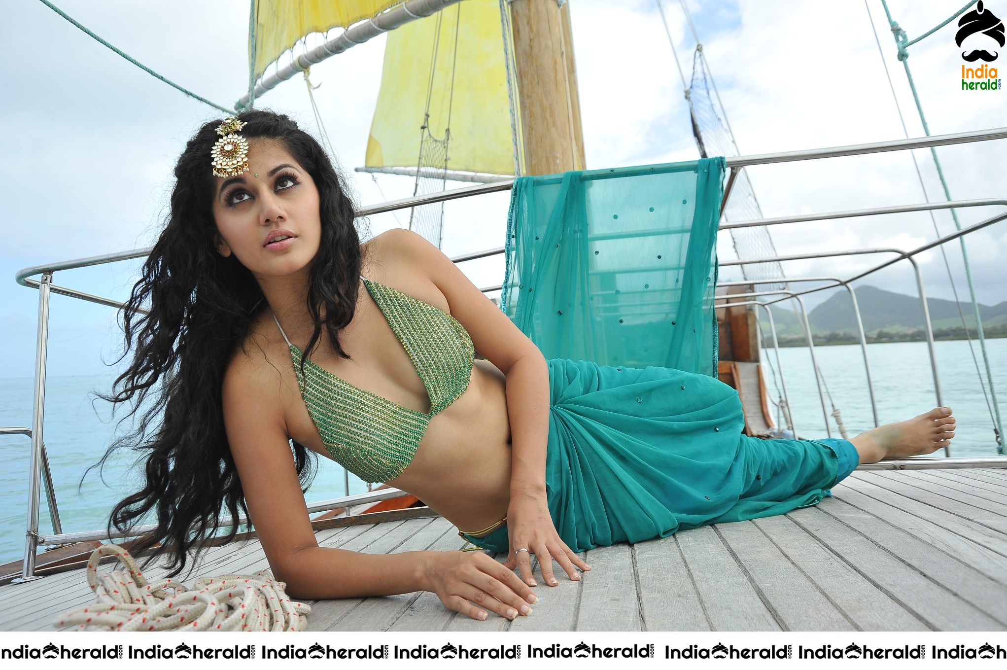 Taapsee Hot Photos Exposing her Milky Flat Tummy and Tempting Belly Button