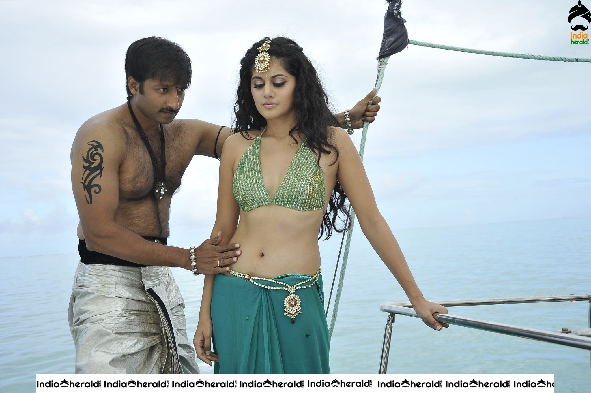 Taapsee Hot Photos exposing her White Belly and Navel Set 1