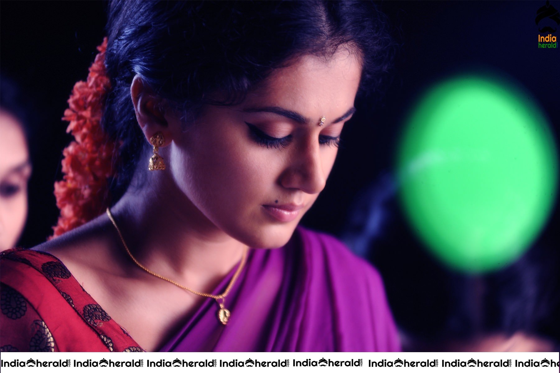 Taapsee Hot Photos exposing her White Belly and Navel Set 1