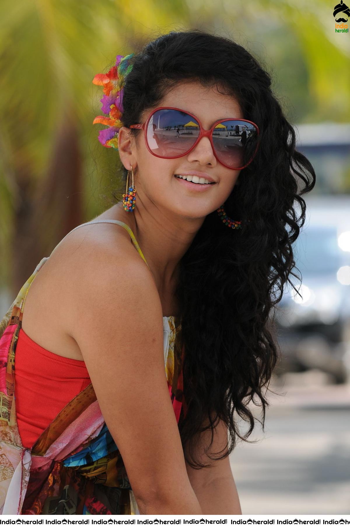 Taapsee Hot Photos flaunting her Milky White Assets and tempt our mood Set 1