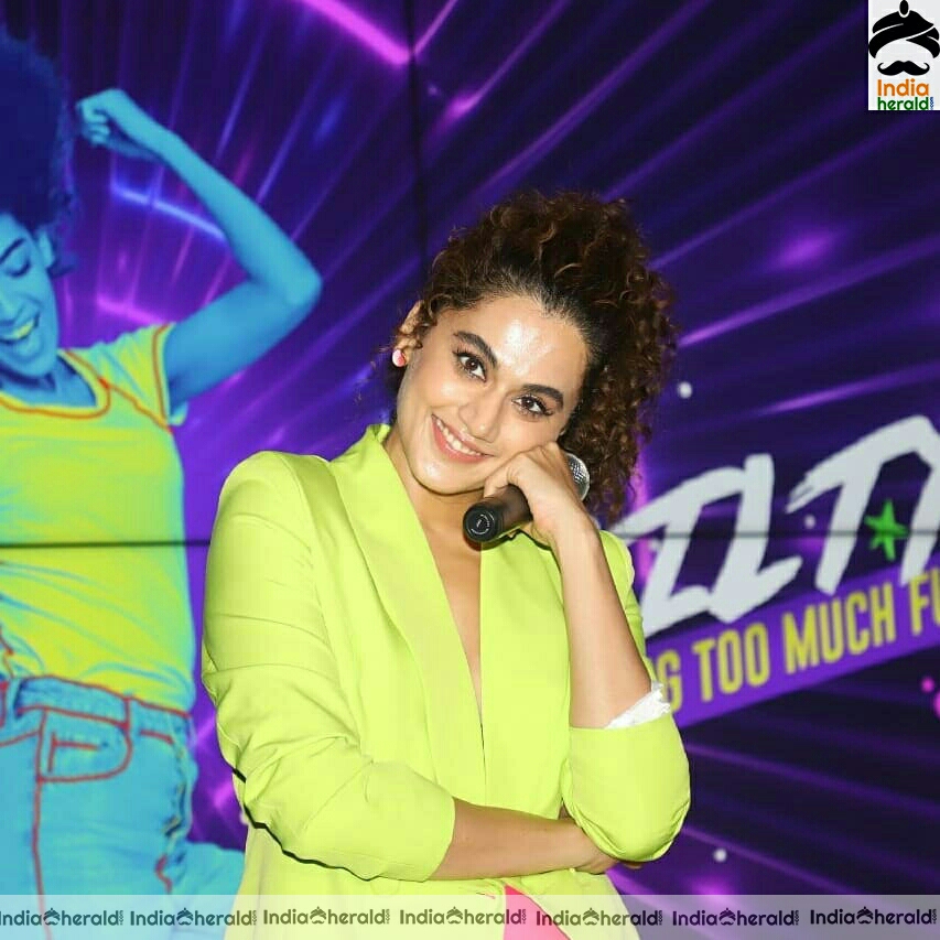 Taapsee Pannu Announced The 5th Edition Of Mirchi Neon Run
