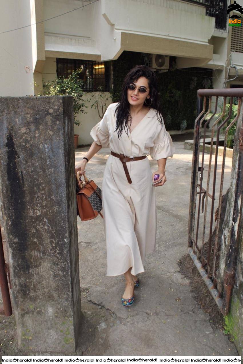 Taapsee Pannu spotted at Kromakay salon in Juhu